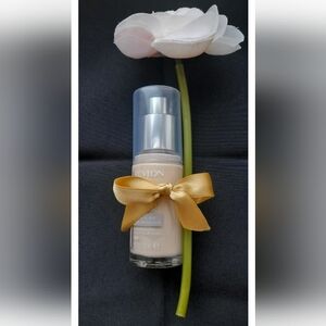 💛 Revlon Illuminance Skin-Caring Foundation Hyaluronic Acid 105 New